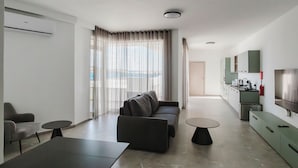 Two Bedroom Penthouse with Terrace, Sea View and Hydro-Massage Bath | 起居區