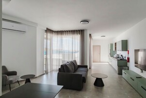 Two Bedroom Penthouse with Terrace, Sea View and Hydro-Massage Bath | Zona de estar