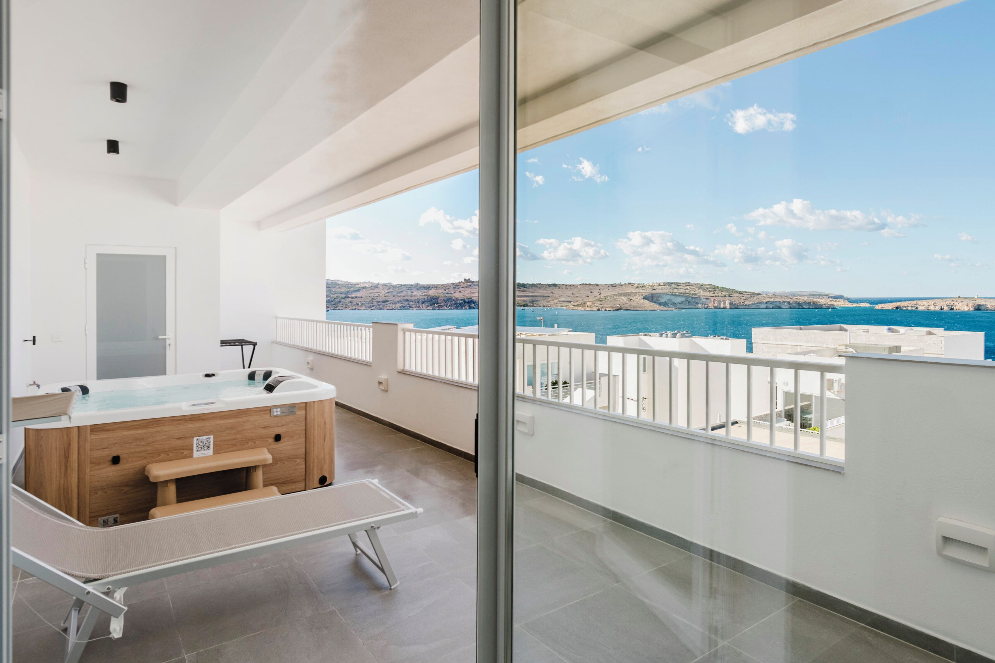 Two Bedroom Penthouse with Terrace, Sea View and Hydro-Massage Bath | Terrace/patio