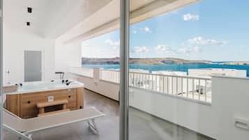 Two Bedroom Penthouse with Terrace, Sea View and Hydro-Massage Bath | Terrasse/Patio