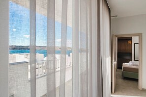 Two Bedroom Penthouse with Terrace, Sea View and Hydro-Massage Bath | 露台