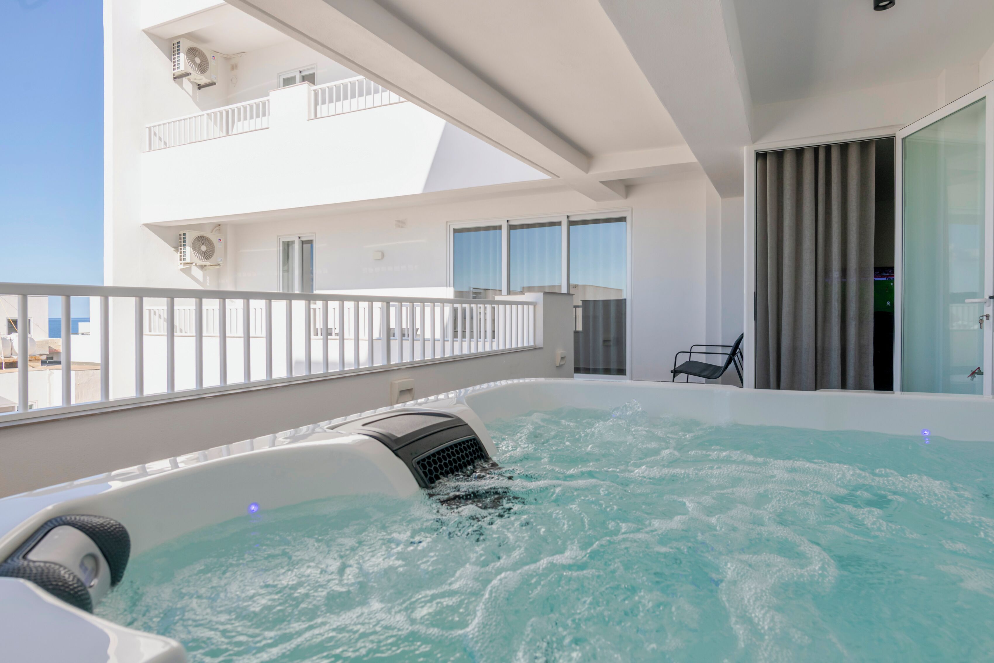 Private spa tub