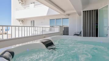 Private spa tub