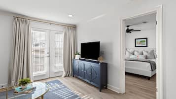 2 bedrooms, iron/ironing board, free WiFi, bed sheets