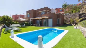 Chalet | Pool | Indoor pool, outdoor pool
