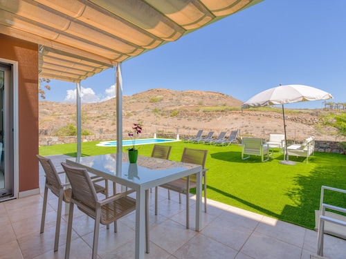 Chalet in Salobre With Private Heated Pool