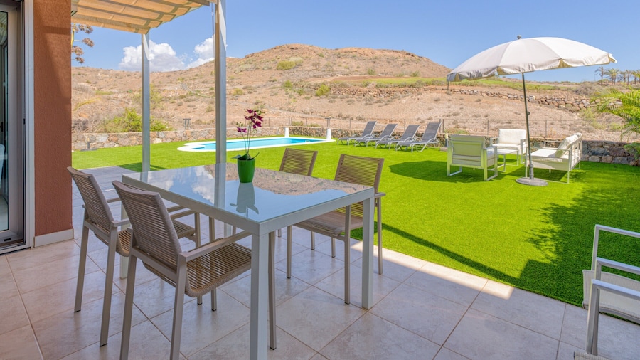 Chalet in Salobre With Private Heated Pool