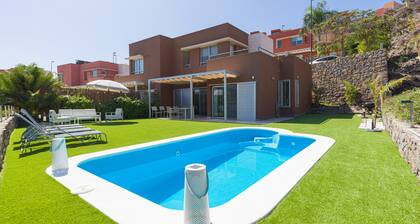 Chalet in Salobre With Private Heated Pool