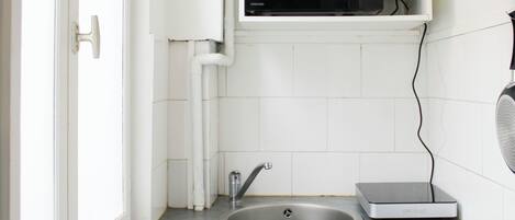 Refrigerador, microondas y cafetera y tetera