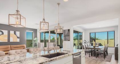 Luxurious Features
6bedrooms. 7 beds. 5 bathrooms