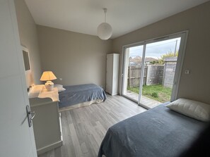 2 slaapkamers, een strijkplank/strijkijzer, wifi