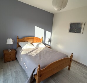 2 bedrooms, iron/ironing board, WiFi - Beautiful 2-bedroom family home (Lanton)