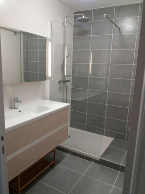 Hair dryer, towels - 1 bedroom apartment - sea view (Sainte-Maxime)