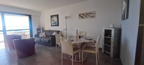 Dining - 1 bedroom apartment - sea view (Sainte-Maxime)