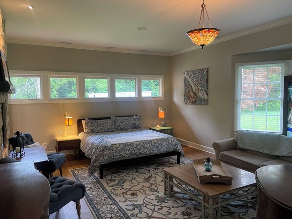 Room - Cozy Primary at Birdsong Lodge (Ashland City)