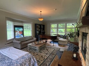 Living area - Cozy Primary at Birdsong Lodge (Ashland City)