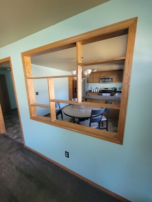 Dining - Charming 2-bedroom Duplex house in fabulous Green Bay (Green Bay)