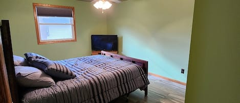 2 slaapkamers, een strijkplank/strijkijzer, wifi, beddengoed