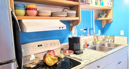 NEW TO VRBO! RIGHT OFF BRIDGE ST & AMI PIER! CHARMING & PRIVATE !GREAT LOCATION!