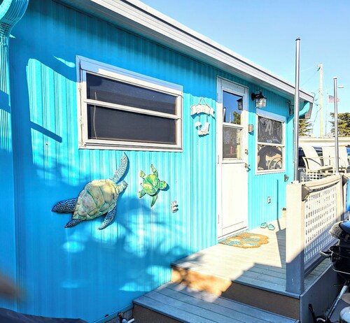 NEW TO VRBO! RIGHT OFF BRIDGE ST & AMI PIER! CHARMING & PRIVATE !GREAT LOCATION!