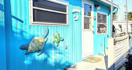 NEW TO VRBO! RIGHT OFF BRIDGE ST & AMI PIER! CHARMING & PRIVATE !GREAT LOCATION!