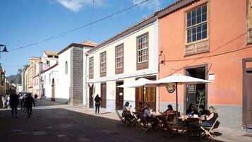 ์ํํธ, ํก์ฐ | 1 ๊ฐ์ ์นจ์ค