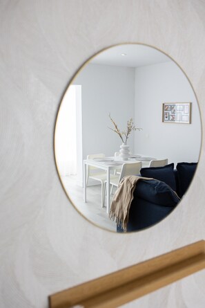 Apartment, Smoking