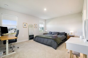 3 bedrooms, desk, iron/ironing board, free WiFi
