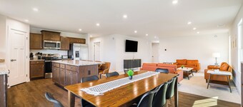 Blue Ridge Bliss: A Modern Retreat and Scenic Escape