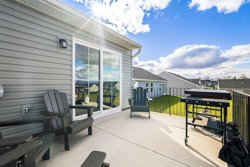 Blue Ridge Bliss: A Modern Retreat and Scenic Escape