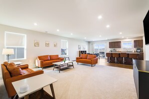 Smart-tv en een computerscherm