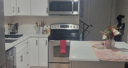 3-bedroom house in gorgeous Libby with WiFi, AC. Book your stay now