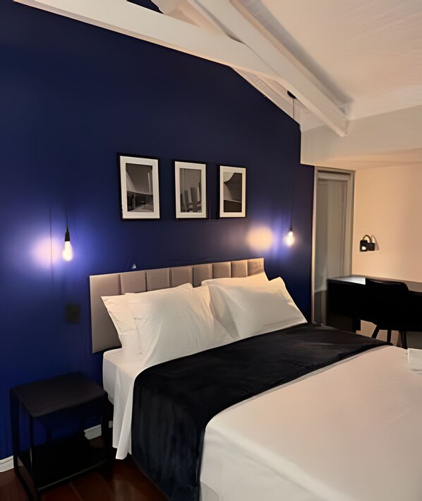 1 bedroom, desk, laptop workspace, free WiFi