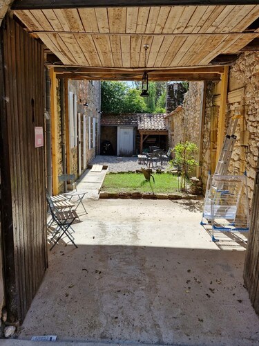 Le Gentil Coquelicot, all the charm of an old, tastefully renovated house.