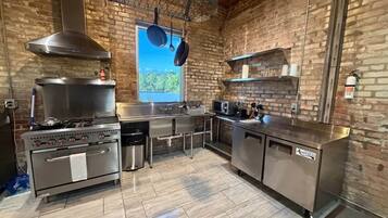 Microwave, oven, stovetop, coffee/tea maker