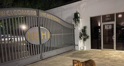 Corp/Executive SHORT TERM
Beautiful 1940;s Art Deco NEHI bottling GATED PARKING