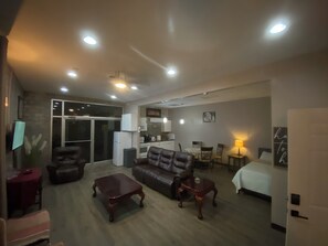 Smart TV - Corp/Executive SHORT TERM
Beautiful 1940;s Art Deco NEHI bottling GATED PARKING (McComb)