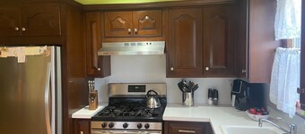 3/2 house- WiFi, A/C & Parking. Steps from train/bus to NYC and MetLife stadium