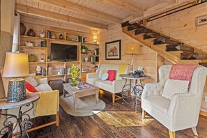 Smart TV, fireplace, stereo, offices