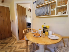 Dining - 1 Bryn Ysgol (Betws-Y-Coed)