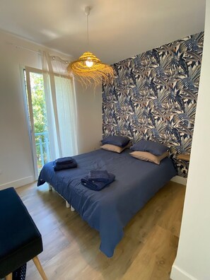 2 chambres, fer et planche à repasser, Wi-Fi, draps fournis