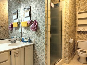 Dusche, Handtücher, Seife, Toilettenpapier