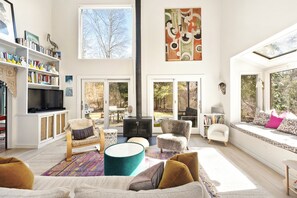 Smart-tv en een open haard