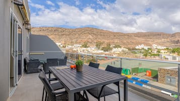 Apartment | Outdoor dining