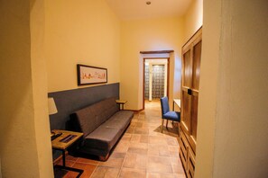 Junior Suite, City View | Living area