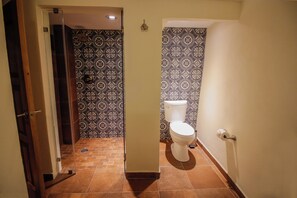 Suite junior | Baño | Secador de pelo, toallas, jabón y champú