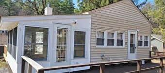 The Ash House @ Glen Lake
1 mile from Six Flags theme park & The Factory Outlets