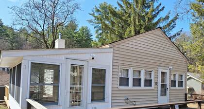 The Ash House @ Glen Lake
1 mile from Six Flags theme park & The Factory Outlets