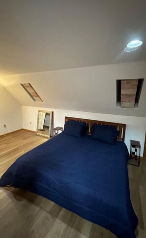 1 chambre, fer et planche à repasser, draps fournis