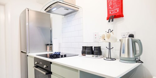 Old Silk - Queen - Single Beds - Studio - CovStays